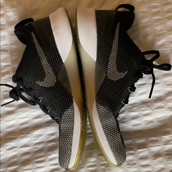 Nike zoom dynamic trainers. Black, white, and grey - Picture 4 of 11